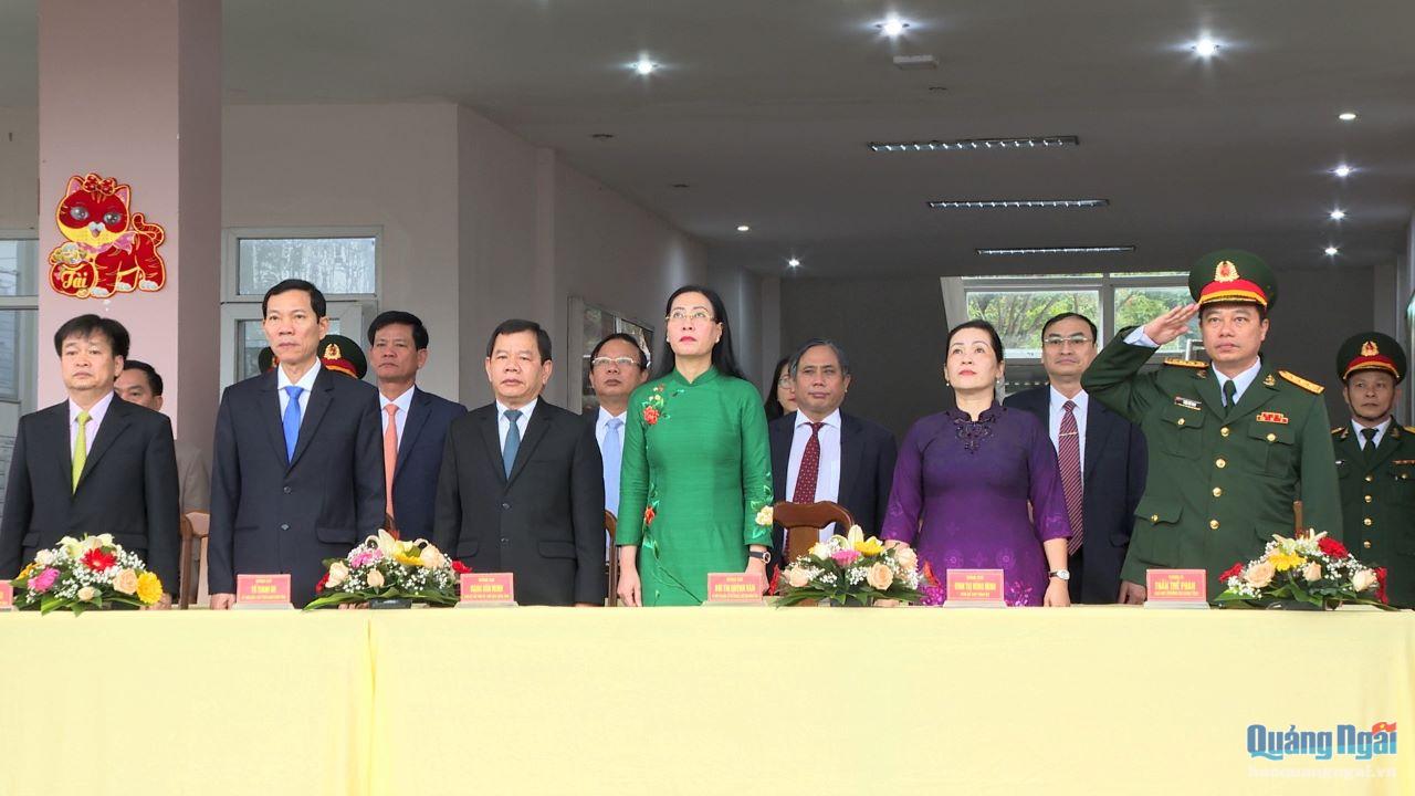Các đồng chí lãnh đạo tỉnh tham dự lễ chào cờ đầu năm.