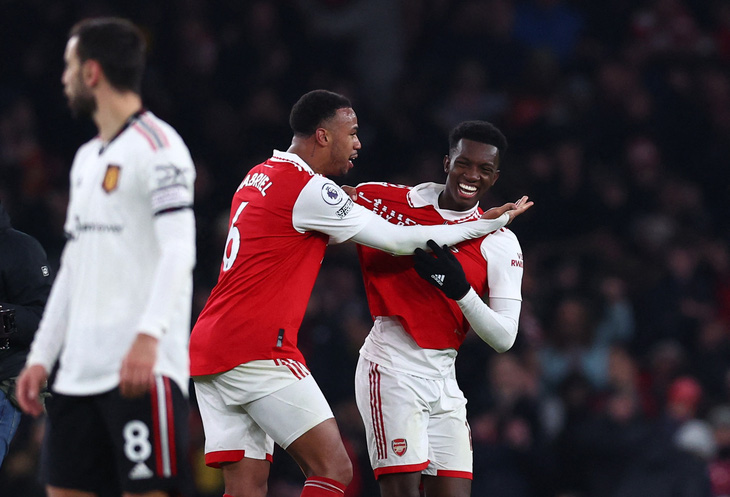 Bàn thắng ở phút 90 của Eddie Nketiah giúp Arsenal đánh bại Man United - Ảnh: Reuters
