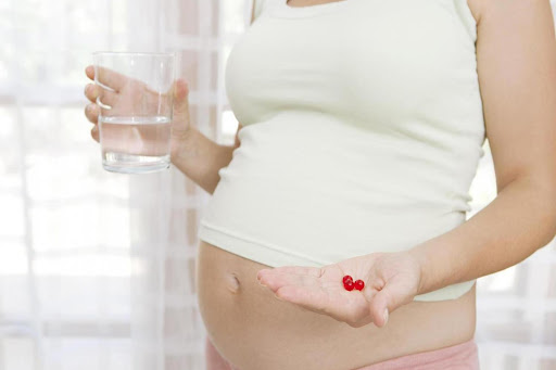 Viên uống vitamin tổng hợp bổ sung dưỡng chất cần thiết khi mang thai  