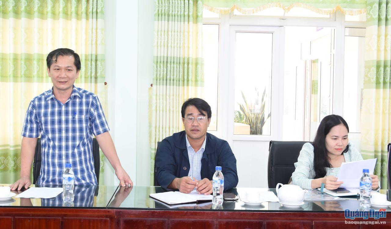 Tổng Biên tập Báo Quảng Ngãi Nguyễn Phú Đức cảm ơn sự hỗ trợ của huyện Mộ Đức thời gian qua đã tạo điều kiện để đội ngũ phóng viên cơ quan tác nghiệp, phản ánh kịp thời các thông tin trên địa bàn