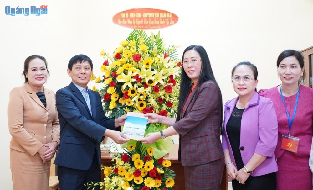 Ủy viên Trung ương Đảng, Bí thư Tỉnh ủy, Chủ tịch HĐND tỉnh Bùi Thị Quỳnh Vân đến thăm 