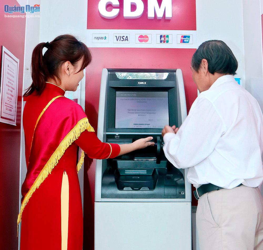 Hướng dẫn khách hàng sử dụng máy AutoBank CDM.