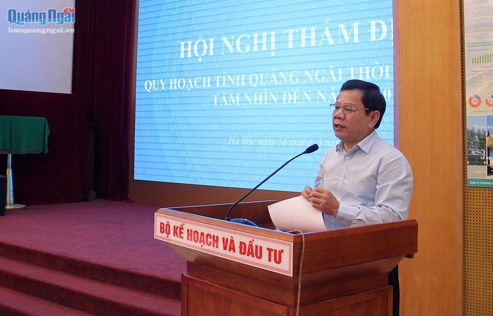 Chủ tịch UBND tỉnh Đặng Văn Minh phát biểu tại phiên họp.