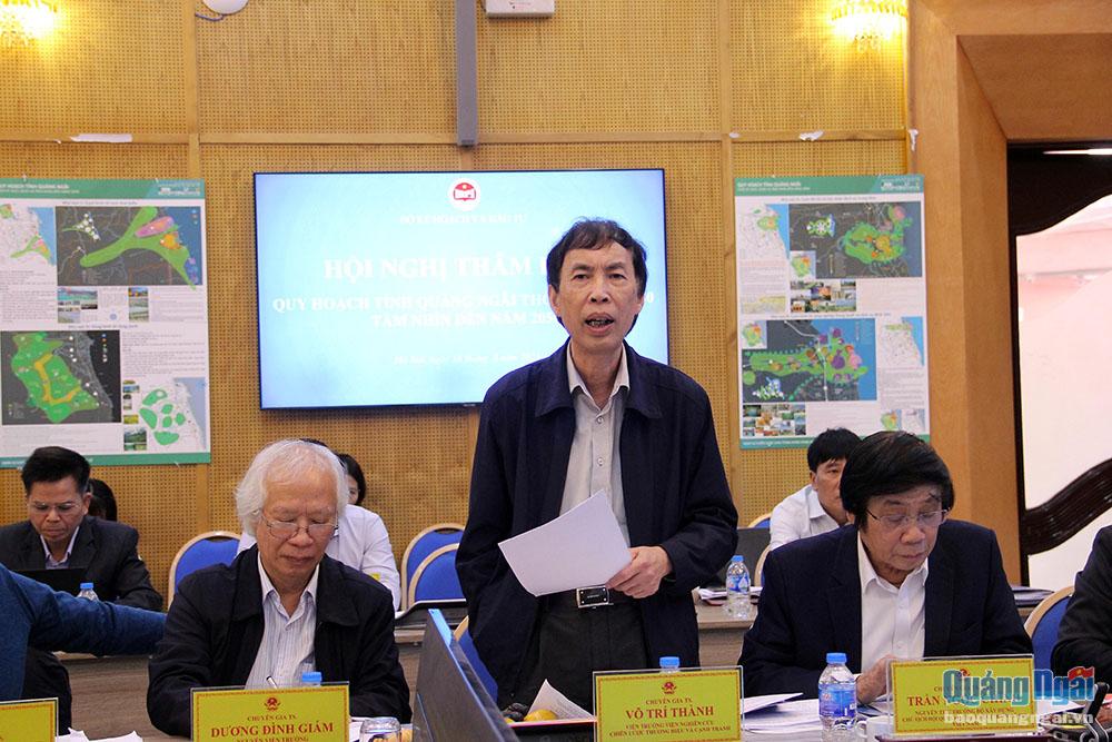 TS. Võ Trí Thành phát biểu thảo luận tại hội nghị.