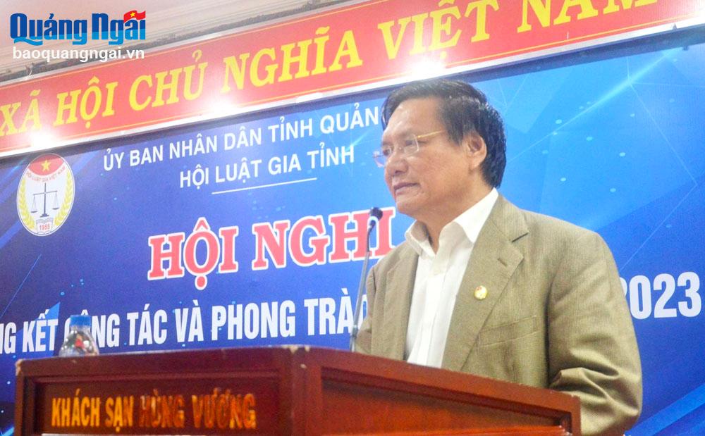 Chủ tịch Hội Luật gia tỉnh Nguyễn Chín phát biểu khai mạc hội nghị.
