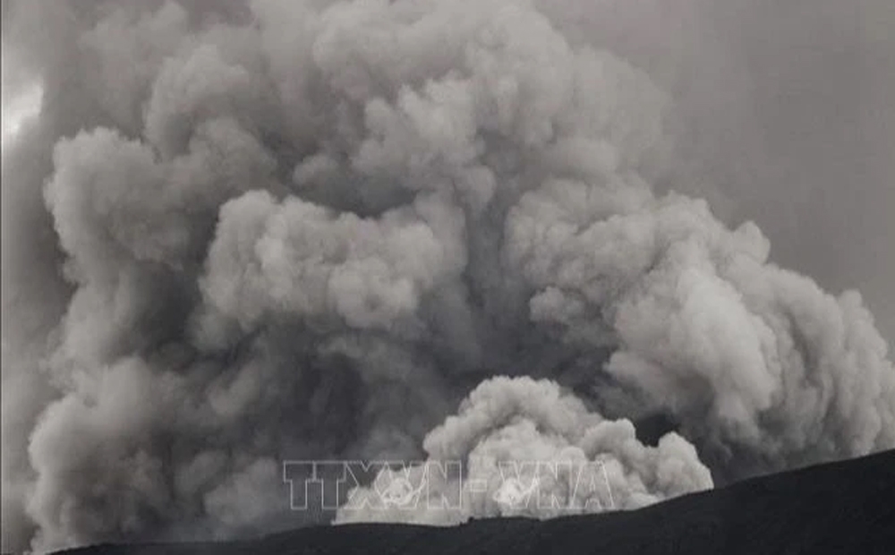  Indonesia sơ tán người dân sau khi núi lửa Marapi phun trào trở lại