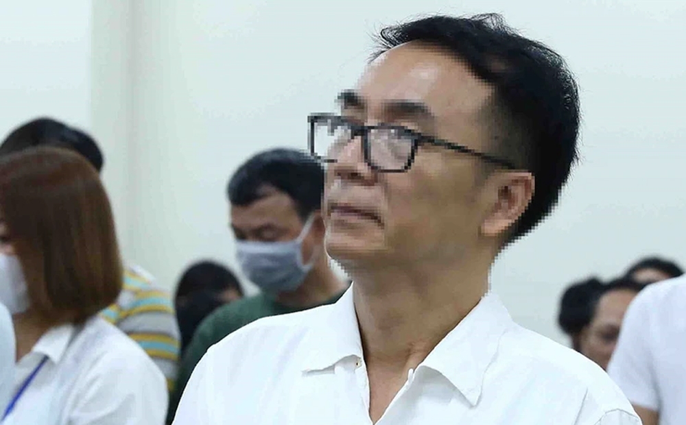 Bị cáo Trần Hùng, cựu Phó Cục trưởng Cục Quản lý thị trường, Bộ Công Thương bị phạt 9 năm tù về tội “Nhận hối lộ”.