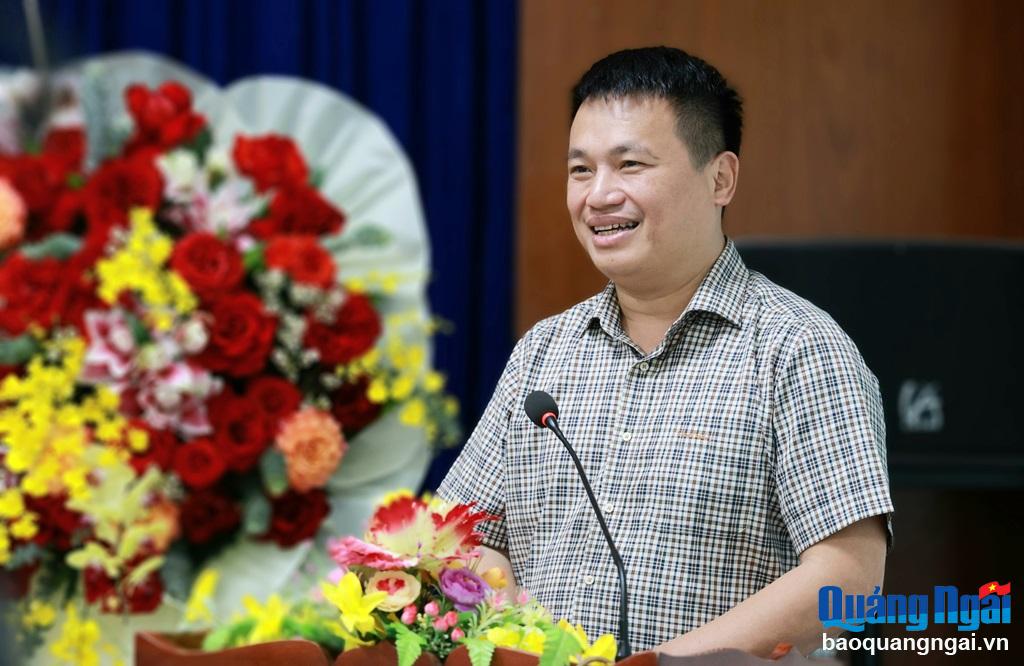 Phó Bí thư Thường trực Tỉnh ủy, Trưởng đoàn ĐBQH tỉnh Đặng Ngọc Huy phát biểu chúc mừng Báo Quảng Ngãi.
