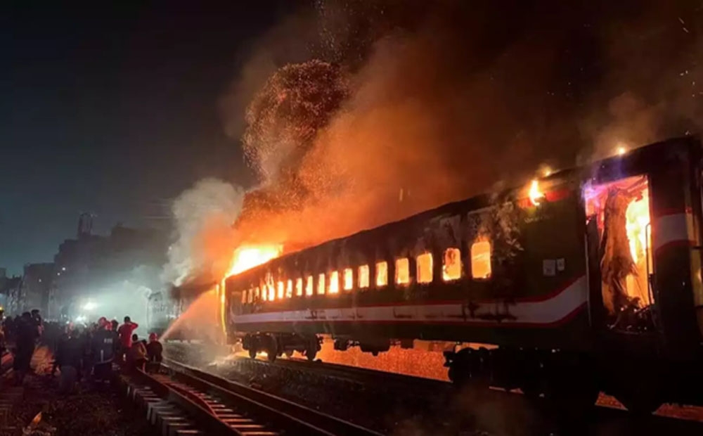 Cháy tàu hỏa chở khách tại Bangladesh, 5 người thiệt mạng