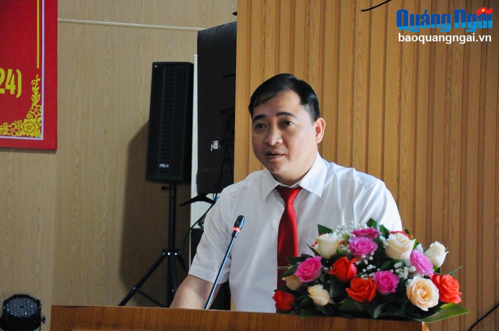  Bí thư Huyện ủy Nghĩa Hành Trần Đình Cảm phát biểu tại buổi gặp mặt.