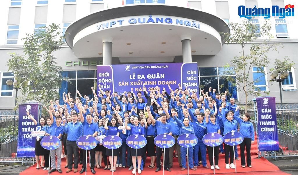 Lãnh đạo, cán bộ, nhân viên VNPT địa bàn Quảng Ngãi bày tỏ quyết tâm hoàn thành và hoàn thành vượt mức tất cả chỉ tiêu sản xuất kinh doanh năm 2024.

