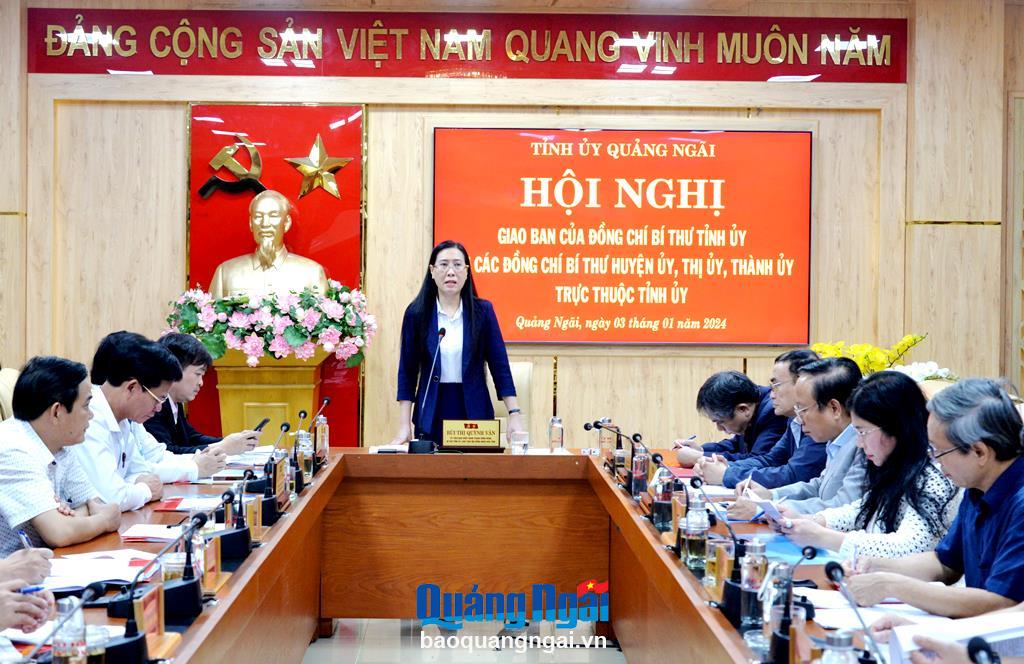 Bí thư Tỉnh ủy Bùi Thị Quỳnh Vân giao ban với Bí thư các huyện ủy, thị ủy, thành ủy