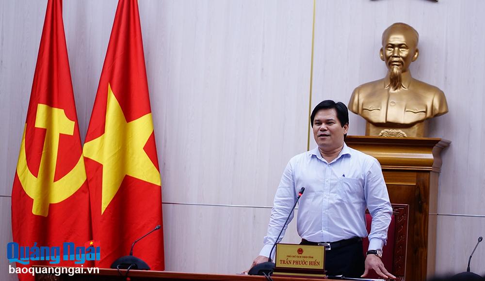 Phó Chủ tịch UBND tỉnh Trần Phước Hiền phát biểu tại cuộc họp.