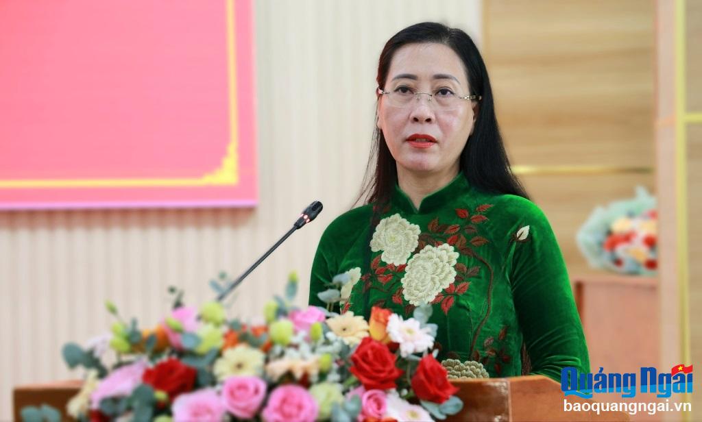 Ủy viên Trung ương Đảng, Bí thư Tỉnh ủy, Chủ tịch HĐND tỉnh Bùi Thị Quỳnh Vân phát biểu giao nhiệm vụ. 