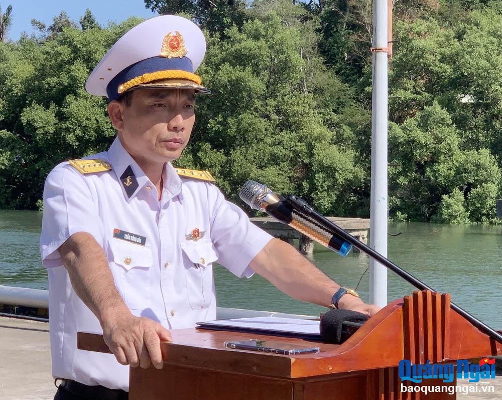 Đại tá Trần Hồng Hải - Phó Chính ủy Bộ Tư lệnh Vùng 2 Hải quân phát biểu tại Lễ đón Đoàn công tác.