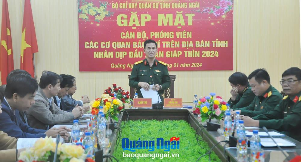 Đại tá Võ Tấn Tài - Chính ủy Bộ CHQS tỉnh phát biểu tại buổi gặp mặt.