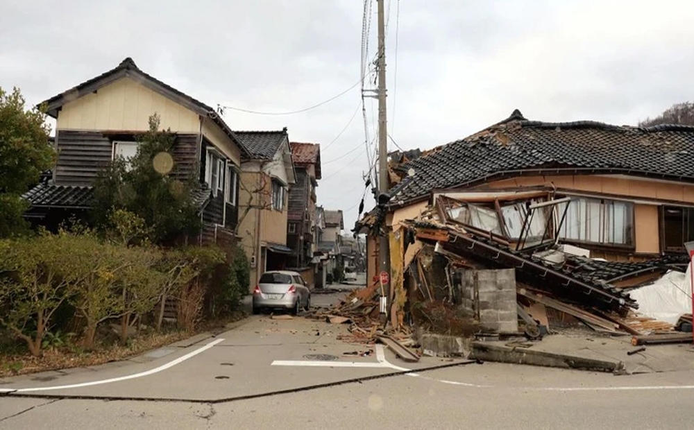 Nhà cửa bị hư hại do động đất ở thành phố Wajima, tỉnh Ishikawa. (Ảnh: The Yomiuri Shimbun/Reuters)