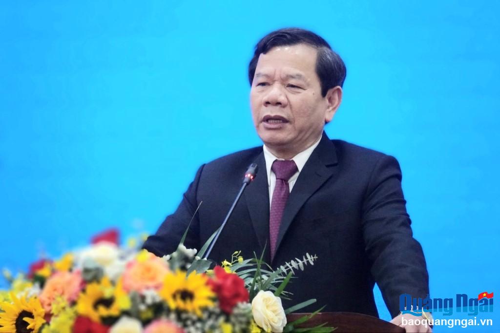 Chủ tịch UBND tỉnh Đặng Văn Minh phát biểu tại buổi họp báo.
