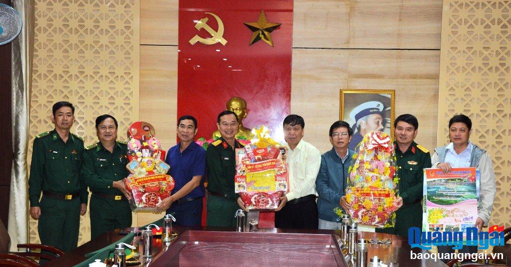 Đoàn công tác thăm chúc Tết Huyện ủy, HĐND, UBND, Uỷ ban MTTQ Việt Nam huyện Lý Sơn