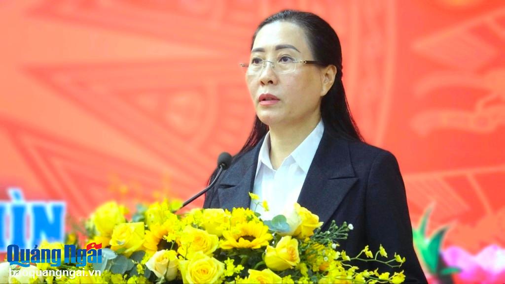 Ủy viên Trung ương Đảng, Bí thư Tỉnh ủy, Chủ tịch HĐND tỉnh Bùi Thị Quỳnh Vân phát biểu tại buổi gặp mặt.