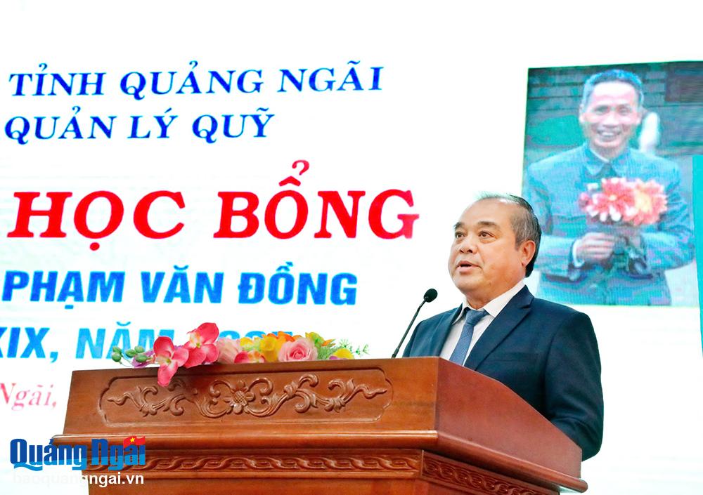 Phó Chủ tịch Thường trực UBND tỉnh Trần Hoàng Tuấn phát biểu tại buổi lễ.