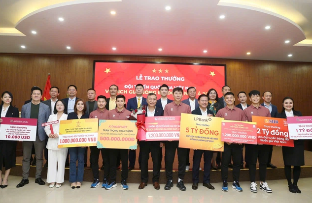 VFF tổ chức lễ trao thưởng cho đội tuyển Việt Nam sau chức vô địch ASEAN Cup 2024. Ảnh: Quyết Thắng