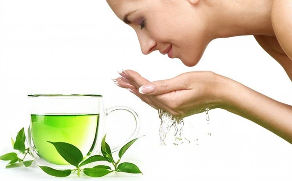 Các chất chống oxy hóa trong trà xanh mang lại cho bạn làn da tươi trẻ, mịn màng và cải thiện các vấn đề da hiệu quả.
