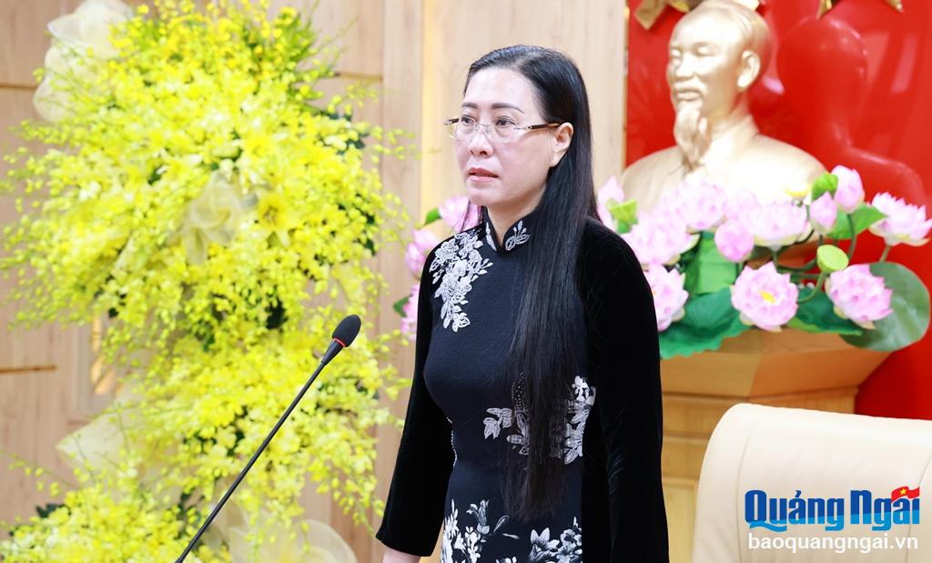 Ủy viên Trung ương Đảng, Bí thư Tỉnh ủy, Chủ tịch HĐND tỉnh Bùi Thị Quỳnh Vân phát biểu tại buổi tiếp.