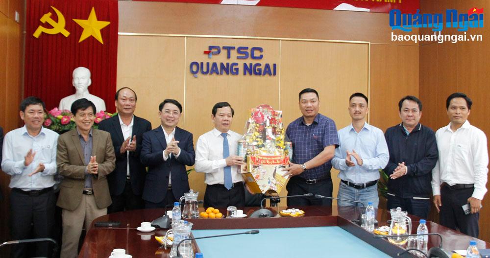 Chủ tịch UBND tỉnh Đặng Văn Minh thăm và chúc Tết tại Công ty Cổ phần Dịch vụ Dầu khí Quảng Ngãi PTSC.