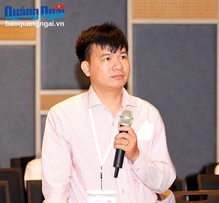 Anh Bùi Văn Hồng Lĩnh thuyết trình 
tại Hội nghị Khoa học ở Trường Đại học Chulalongkorn (Thái Lan). 
ẢNH: NVCC