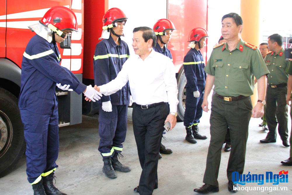 Chủ tịch UBND tỉnh Đặng Văn Minh thăm, chúc Tết cán bộ, chiến sĩ Cảnh sát PCCC&CNCH.