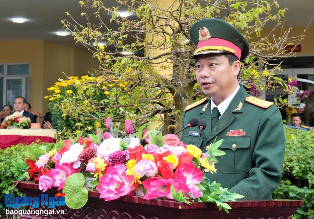 Thượng tá Trần Thế Phan - Chỉ huy trưởng Bộ CHQS tỉnh đọc thư Chúc Tết tại Lễ chào cờ.