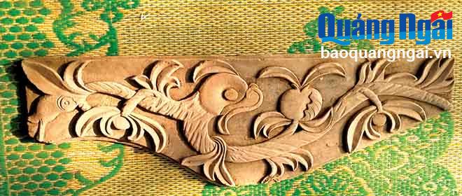  Họa tiết rồng lá trang trí ở lăng vạn Tân Thạnh, xã Bình Đông (Bình Sơn).