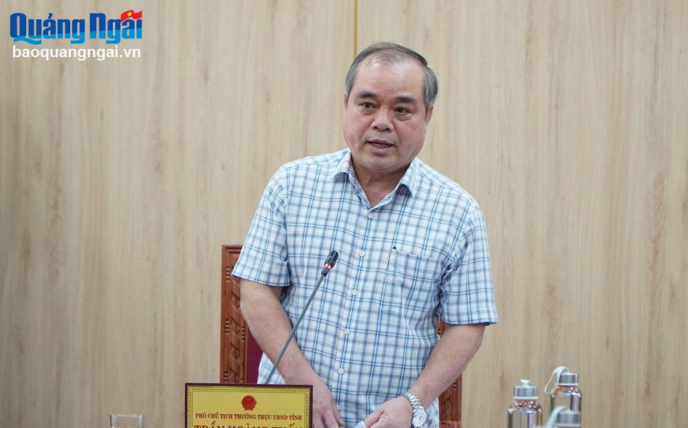 Phó Chủ tịch Thường trực UBND tỉnh Trần Hoàng Tuấn phát biểu chỉ đạo cuộc họp.