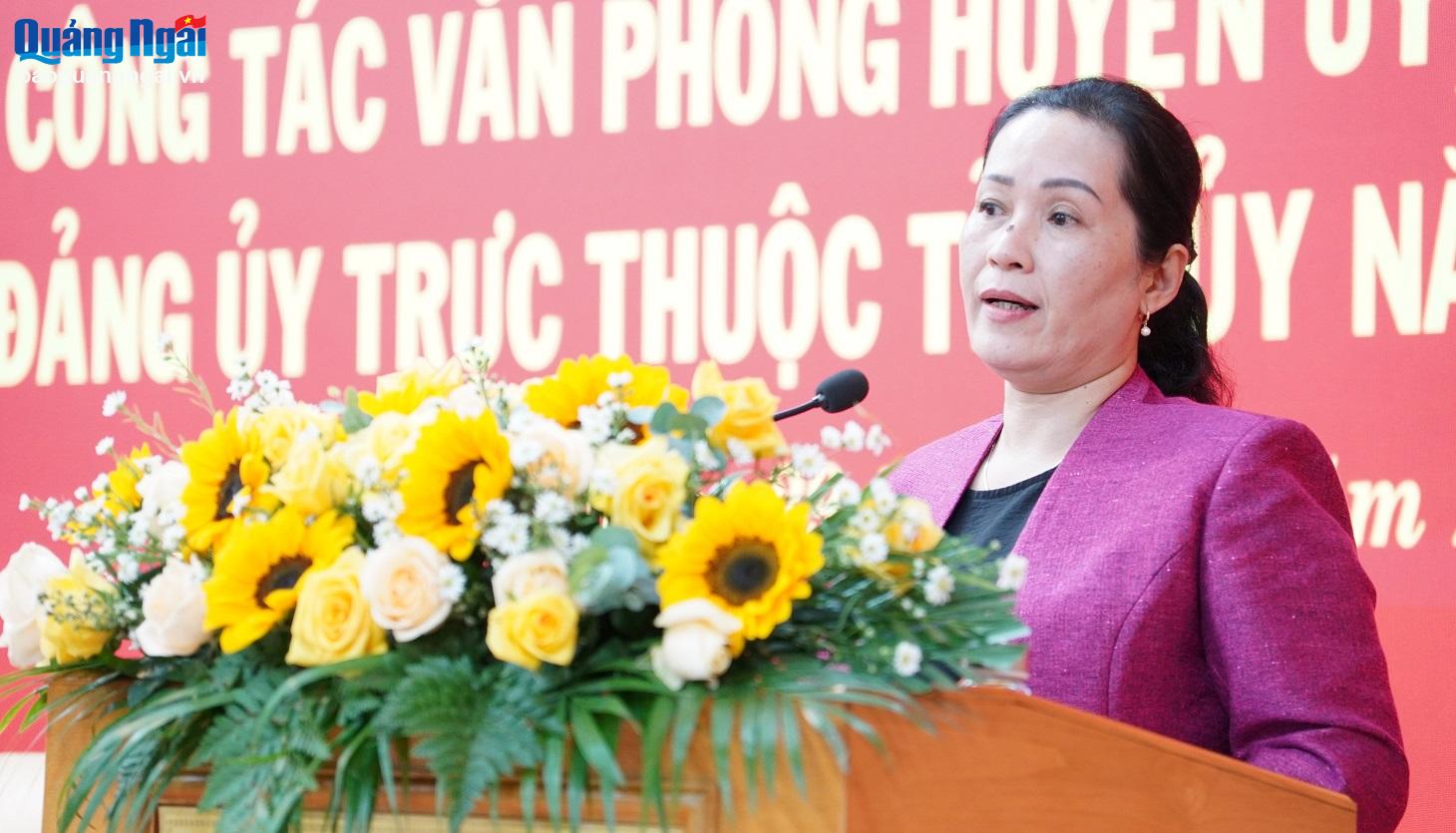 Phó Bí thư Tỉnh ủy Đinh Thị Hồng Minh phát biểu chỉ đạo tại hội nghị.