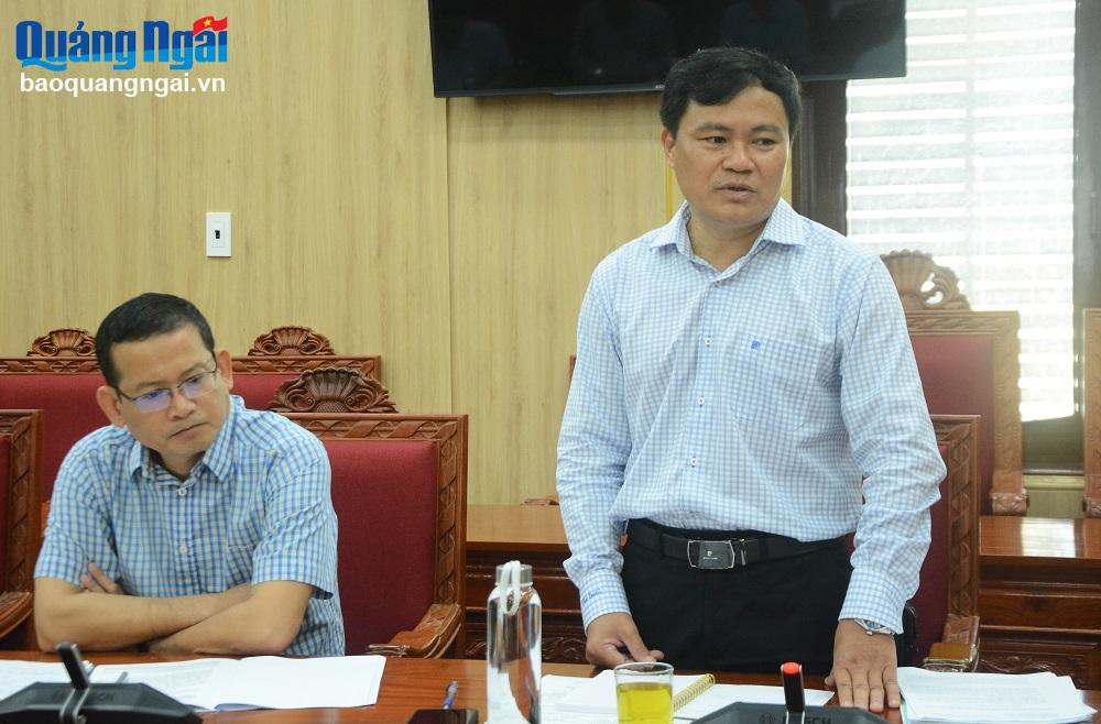 Giám đốc Sở NN&PTNT Hồ Trọng Phương báo cáo tại cuộc họp. 