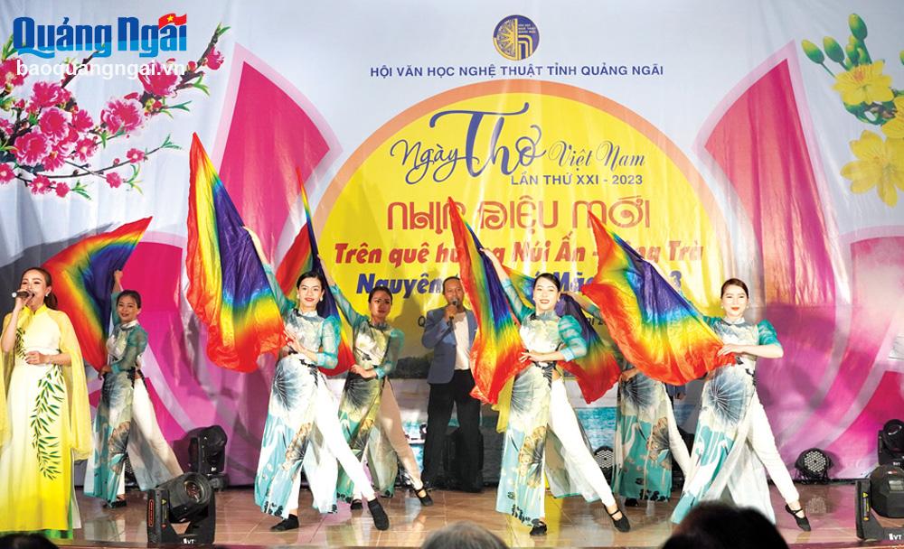 Một tiết mục biểu diễn tại Ngày thơ Việt Nam lần thứ 21 năm 2023 ở Quảng Ngãi.                                       ẢNH: TL