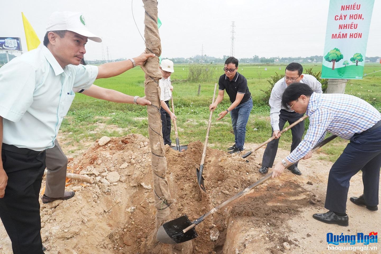 Ban Quản lý KKT Dung Quất và các KCN Quảng Ngãi phát động “Tết trồng cây đời đời nhớ ơn Bác Hồ”