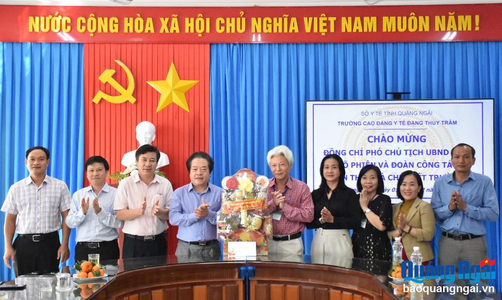 Phó Chủ tịch UBND tỉnh Võ Phiên thăm, chúc Tết các cơ quan, đơn vị