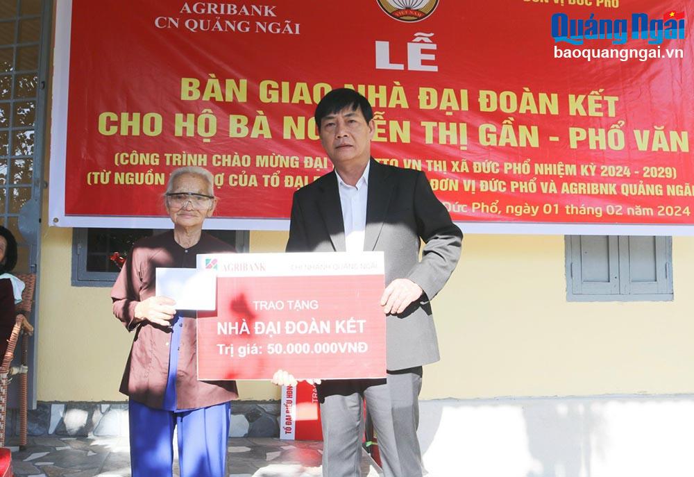 Agribank Quảng Ngãi chung tay chăm lo Tết cho người nghèo