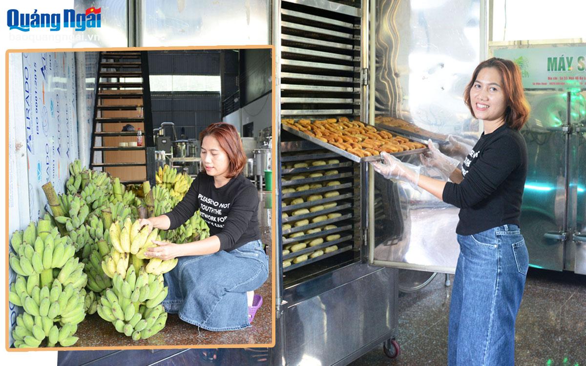 Giám đốc Hợp tác xã Sản xuất nông lâm nghiệp và thương mại dịch vụ Sơn Bua (Sơn Tây) Lê Thị Ánh đang kiểm tra chuối trước khi sản xuất.