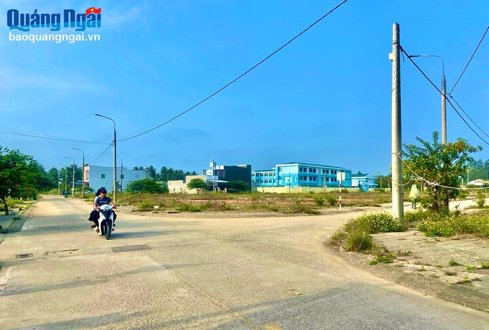 Khu dân cư Vĩnh Thọ, xã Nghĩa Phú (TP.Quảng Ngãi) là vị trí tái định cư cho người dân nằm trong vùng dự án Đường ven biển Dung Quất - Sa Huỳnh giai đoạn IIa.