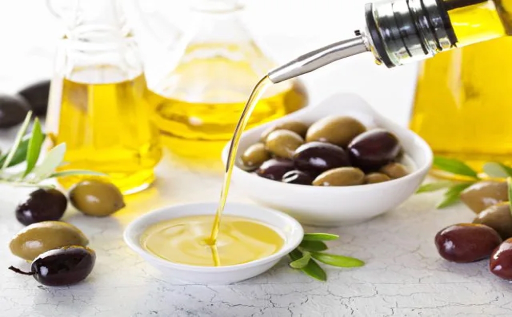 Dầu oliu nguyên chất tốt nhất để sử dụng trong hầu hết các món ăn.