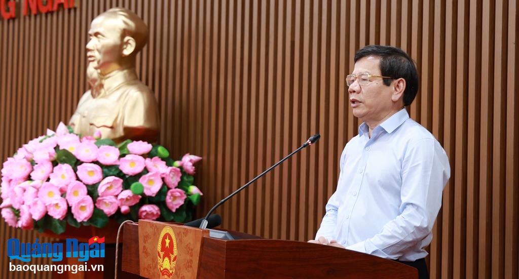 Chủ tịch UBND tỉnh Đặng Văn Minh phát biểu chỉ đạo tại phiên họp.