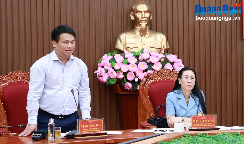 Phó Bí thư Thường trực Tỉnh ủy, Trưởng đoàn ĐBQH tỉnh Đặng Ngọc Huy phát biểu tại buổi làm việc.