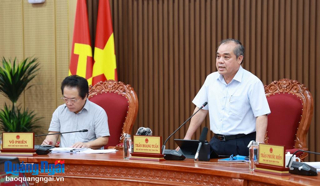 Phó Chủ tịch Thường trực UBND tỉnh Trần Hoàng Tuấn kết luận phiên họp.