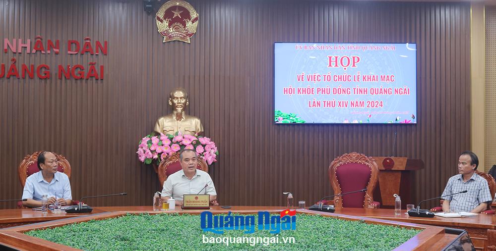Phó Chủ tịch Thường trực UBND tỉnh Trần Hoàng kết luận tại cuộc họp.