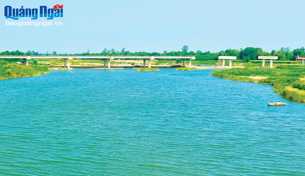 Cầu Sông Vệ 
sau 1 năm thi công.