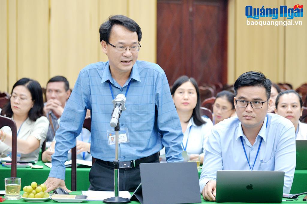 Phó Trưởng ban Phụ trách Ban Quản lý KKT Dung Quất và các KCN tỉnh Đàm Minh Lễ phát biểu tại buổi làm việc.