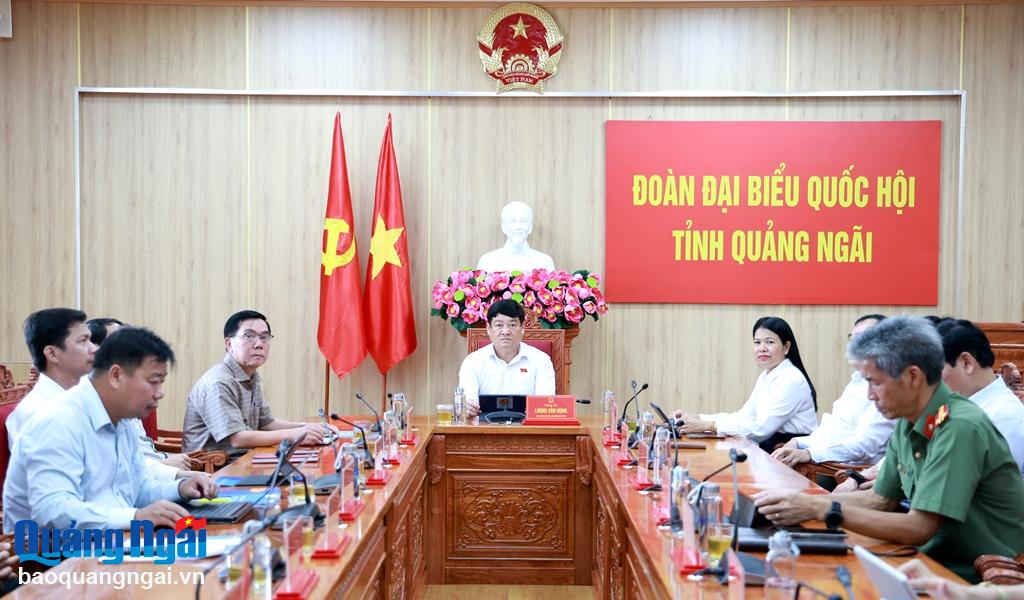 Các đại biểu tham dự phiên chất vấn tại điểm cầu tỉnh Quảng Ngãi.